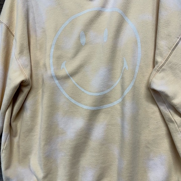 American Eagle Outfitters Smiley Crewneck Peach Sweatshirt - Picture 3 of 5